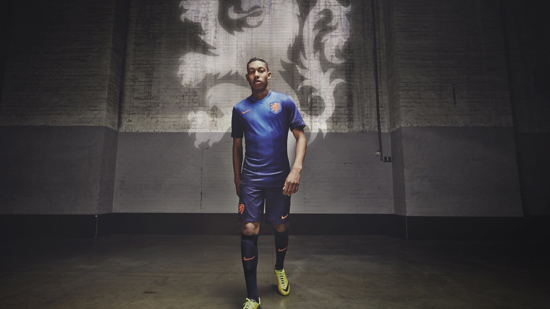 米兰体育登录入口官网-国足比赛中场分布密度统计热图，国足的中场